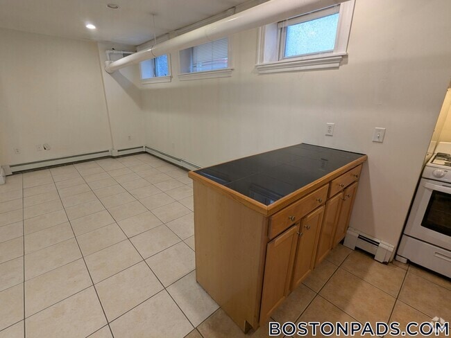 Building Photo - 33 Walbridge St Rental