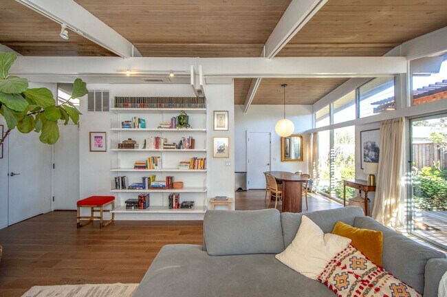 Photo - Sophisticated 3Bedroom/2BathSingle-Level Living in Terra Linda