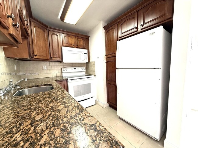 Building Photo - 495 NW 72nd Ave Unit 211