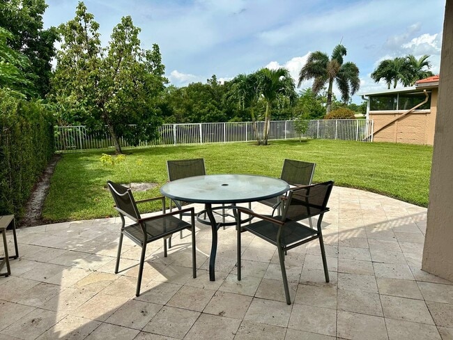 Photo - 1628 S Club Dr