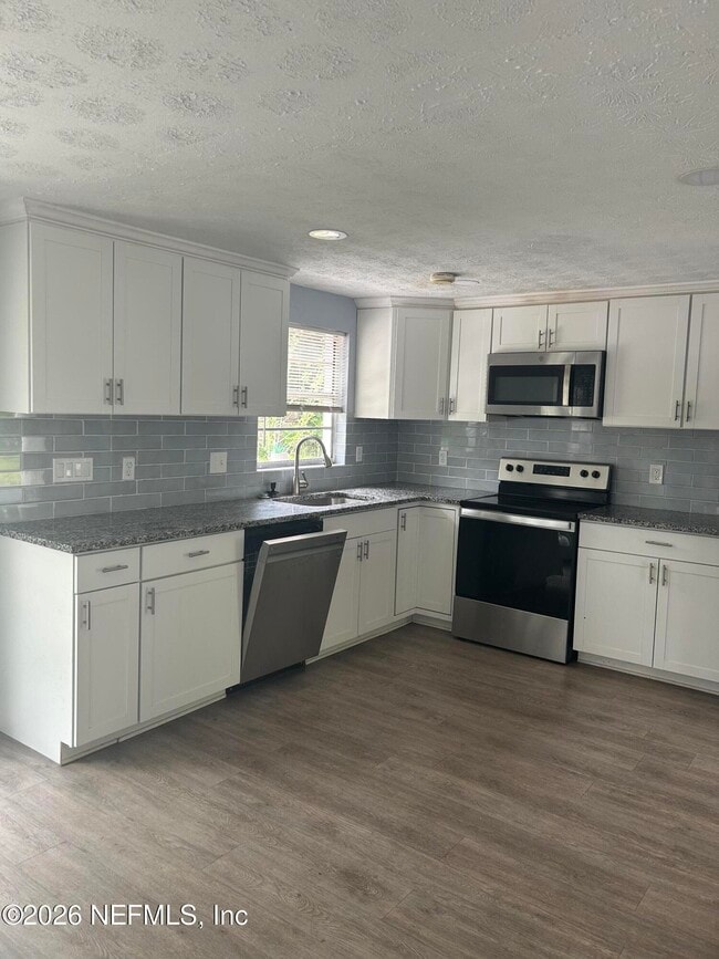 Photo - 2834 Goldenrod Cir E