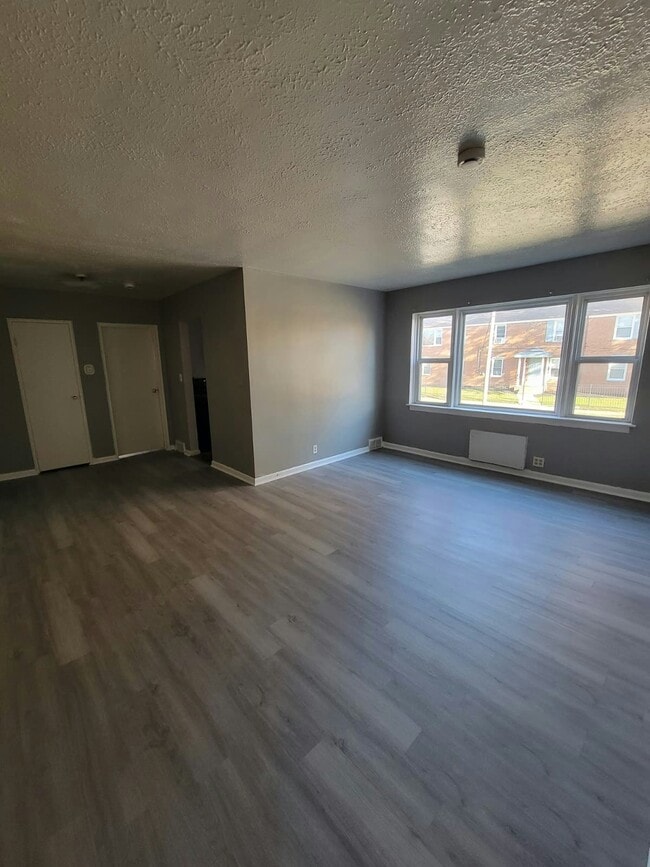 Building Photo - 1500 Luxor Rd Unit 205