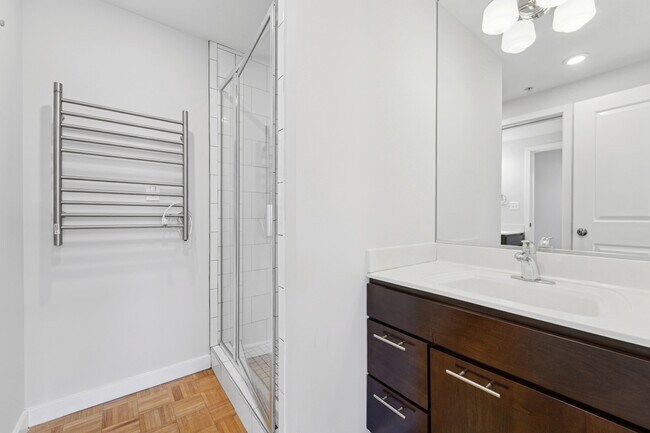 Apt 3 Level Split Bath Towel Warmer