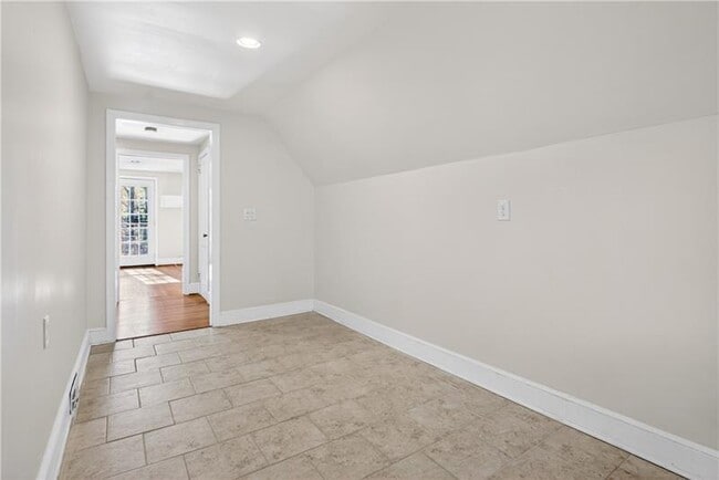 Photo - 613 Pelham Rd NE