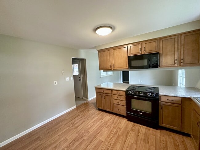 Photo - 227 Creekwood Dr