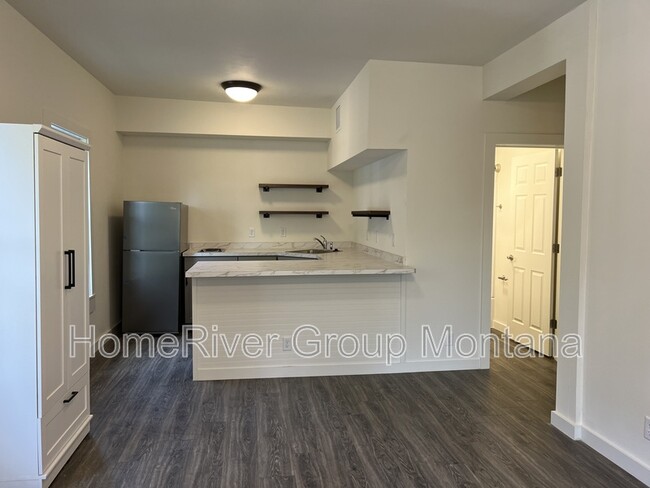 Photo - 508 S 3rd St W House