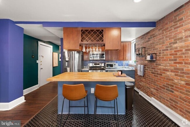 Building Photo - 1820 Clydesdale Pl NW Unit 4 Rental