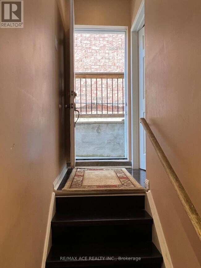 Photo - 15 Settlers Ridge St