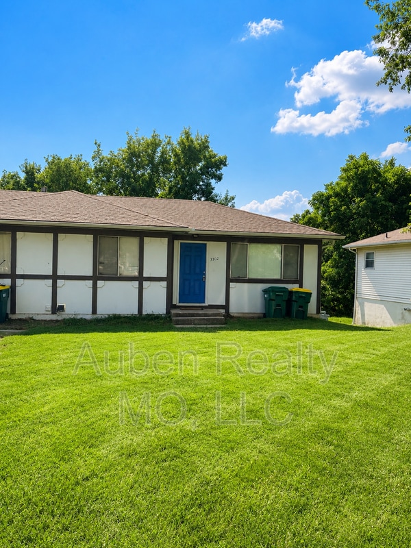 Building Photo - 3300/3302 N 84th Place - 3302 N 84th Pl Unit 3300/3302 N 84th Place