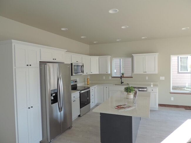 Photo - 1306 Fozzie Ln