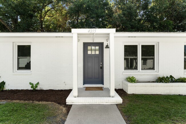4215 Peachtree Ave