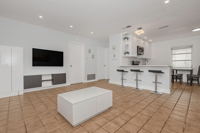 Photo - 2275 SE 6th St Unit 2