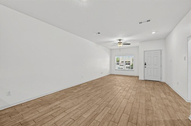 Photo - 172 Allington Cir
