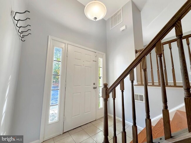 Building Photo - 38 Carriage House Cir