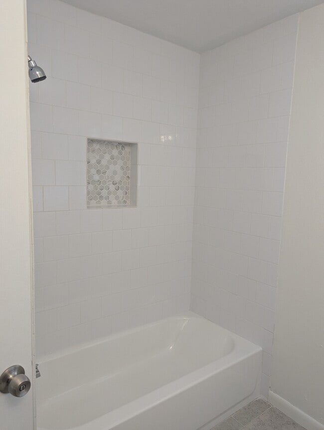 MBath with Tub/Shower - 1311 21st St