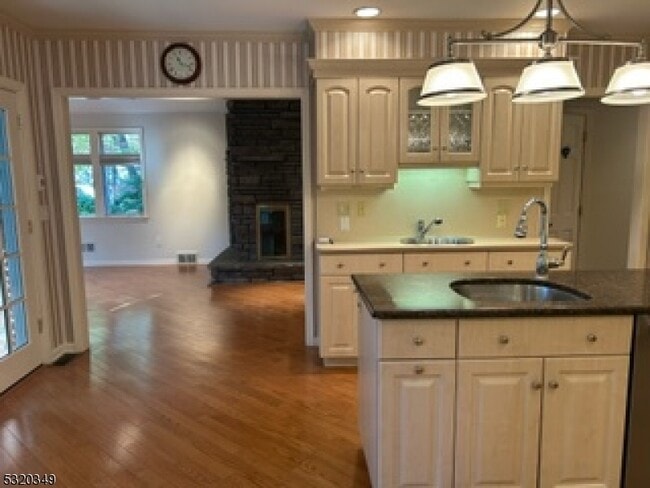 Photo - 722 Hyslip Ave