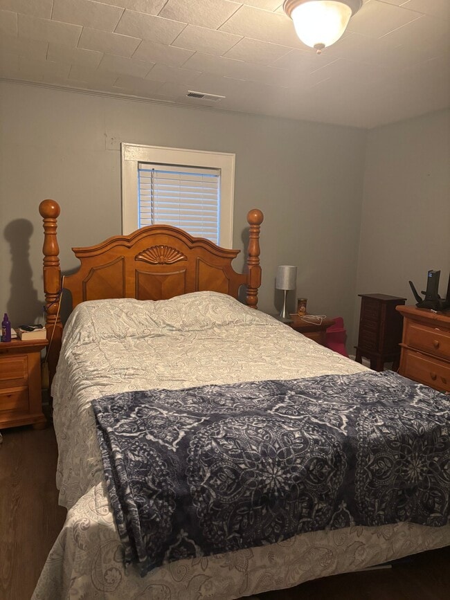 Photo - 712 W Cherokee St