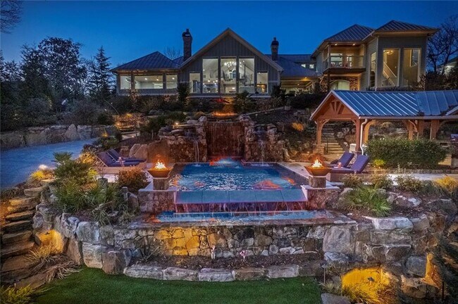 Photo - 920 Pine Cir