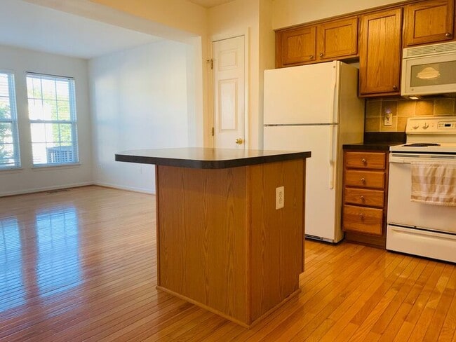 Photo - 110 Shadwell Ter Unidad SE