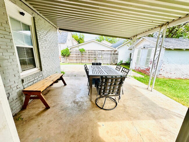 606 NW Dearborn Ave