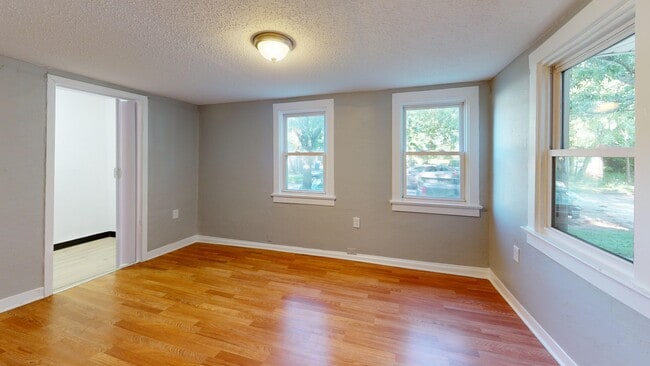 Photo - 3063 W 47th St