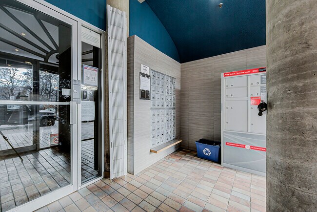 Photo - 90 Adelaide St E