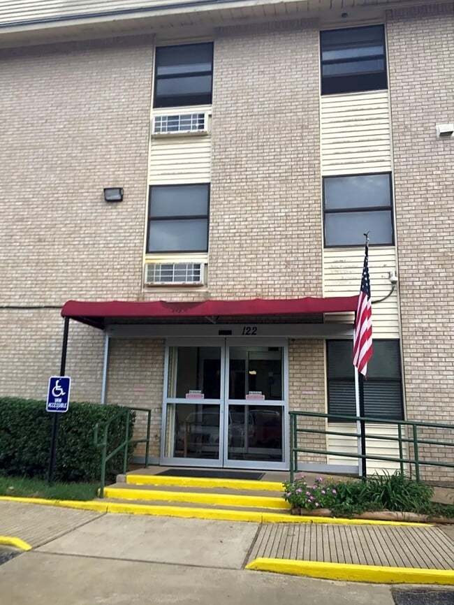 Photo - 122 Kickapoo St