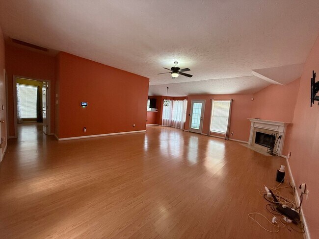 Photo - Charming Open-Concept Home in LaVergne