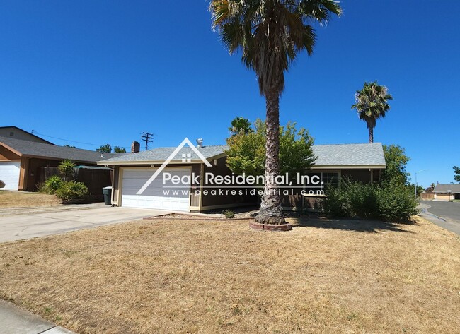 Building Photo - Cute Florin Area 3bd/2ba House with 2 Car ...