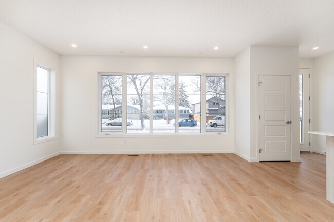 Photo - 11935-11124 124 St Unit 1