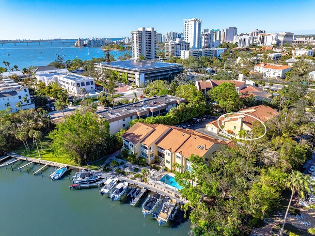 Photo - 858 Hudson Ave