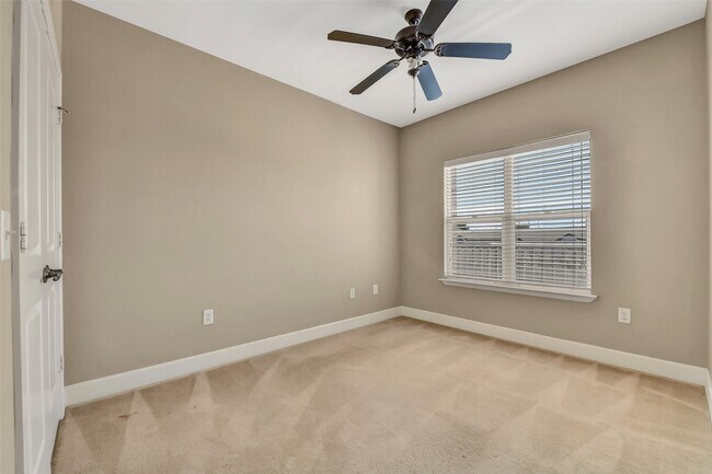 Building Photo - 2203 Dorrington St Unit 309