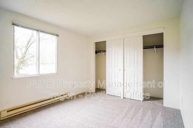 Photo - 14128 NE Sandy Blvd