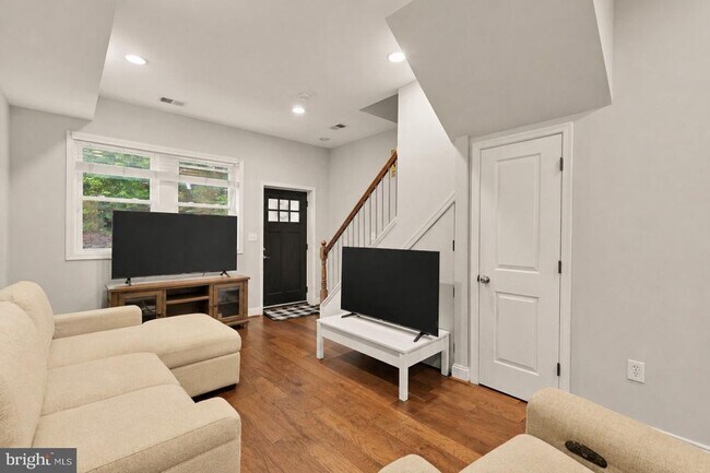 Photo - 1177 3rd St NE