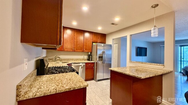 Photo - 304 Bromley Pl