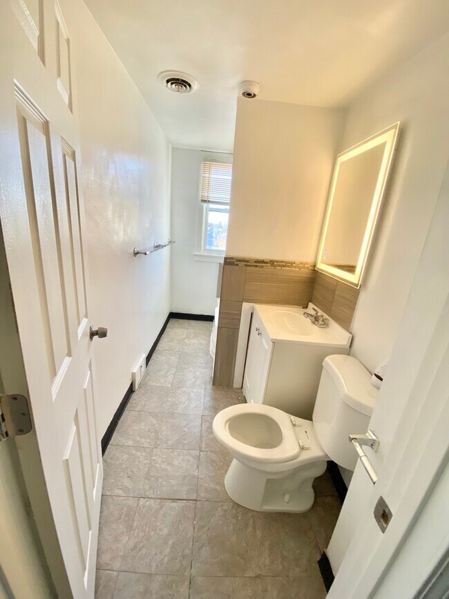 Photo - 817 Anaheim St Unit 4