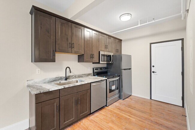 Building Photo - 702 20th St Unit 302