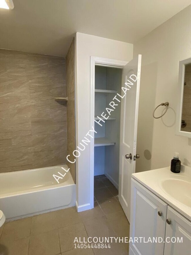 Photo - 1401 N Independence Ave