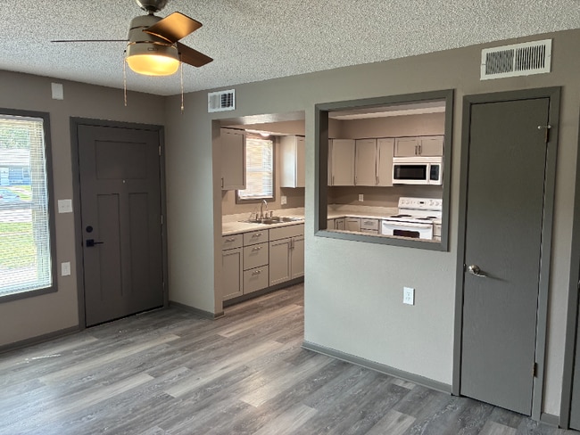 Photo - 501 S Cedar St