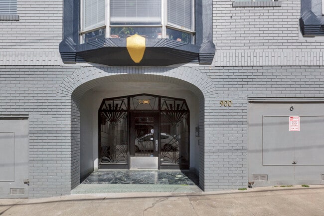 900 Broderick
