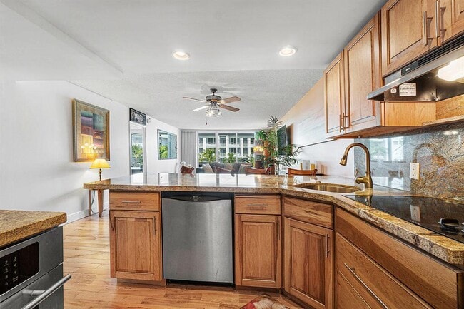 Photo - 800 SE 20th Ave Unit 407