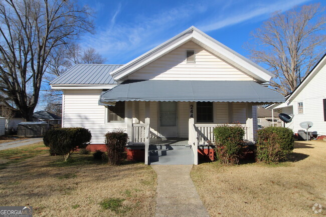 Building Photo - 244 Litchfield St Rental