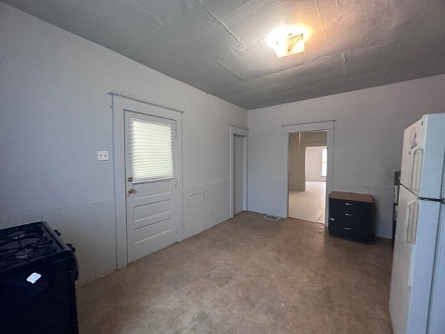 Photo - 215 Cook-