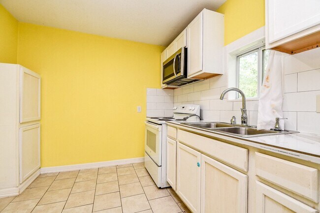 Photo - 9037 Crestview Dr