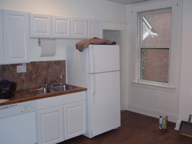 Photo - 2338 Flora St