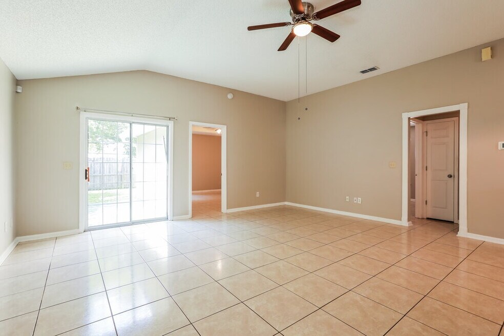1542 Slash Pine Ct