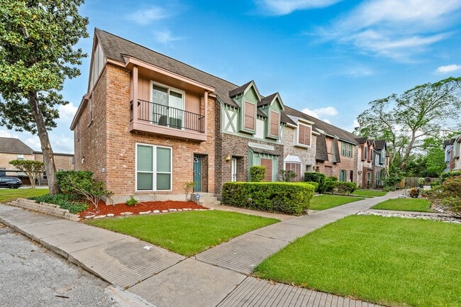 Photo - 830 Threadneedle St Unit 240