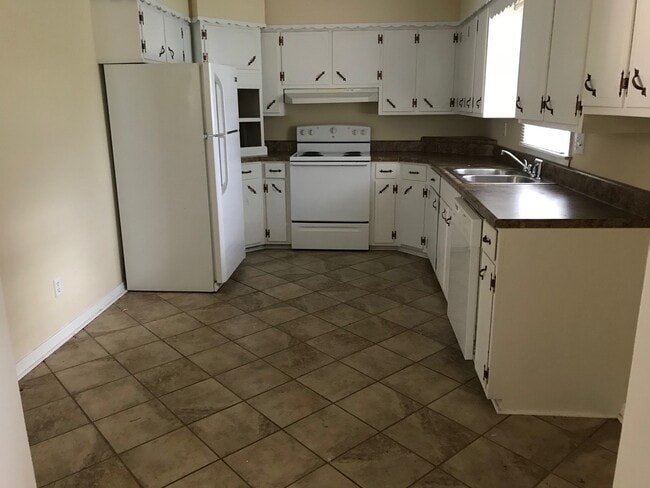 Large 3 Bedroom 2 bath - Large 3 Bedroom 2 bath House