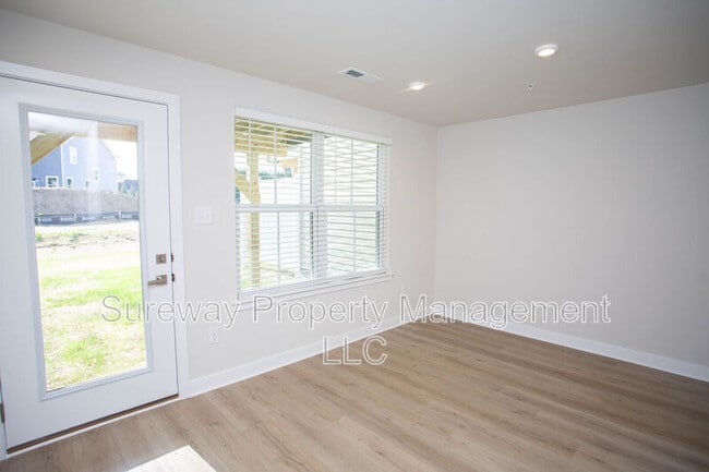 Photo - 8 Foxwood Dr