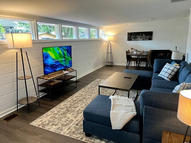 Photo - 325 S 2nd St